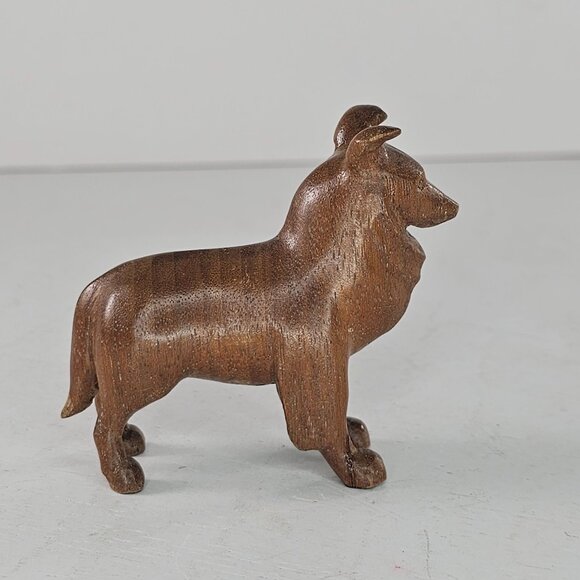 Hand Carved Wooden Collie Dog Figurine Folk Art Miniature 2.5" *REPAIR* - Picture 6 of 9